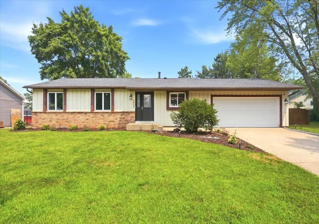 Photo 2 of Single family home for sale at 2602 Hawthorne Ln, Stillwater, MN 55082 | MLS# 7127135 | Listing updated on 2026-10-07