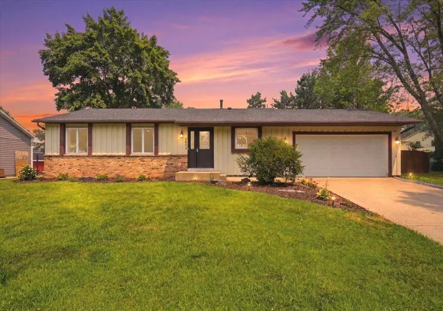 Photo 3 of Single family home for sale at 2602 Hawthorne Ln, Stillwater, MN 55082 | MLS# 7127135 | Listing updated on 2026-10-07