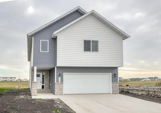 1st image of 1872 19th Ave N, Wahpeton, ND 58075 | MLS# 7127147