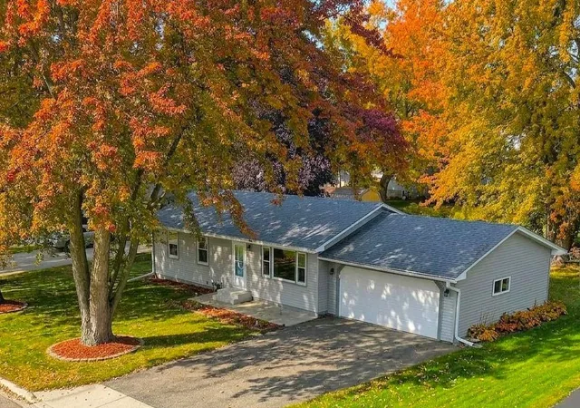 Photo 2 of Single family home for sale at 1836 Hemlock Ave, Owatonna, MN 55060 | MLS# 7127163 | Listing updated on 2026-10-19