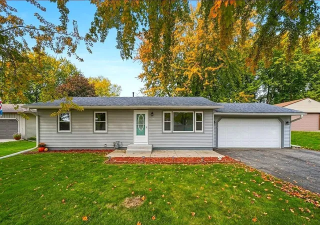 Photo 3 of Single family home for sale at 1836 Hemlock Ave, Owatonna, MN 55060 | MLS# 7127163 | Listing updated on 2026-10-19