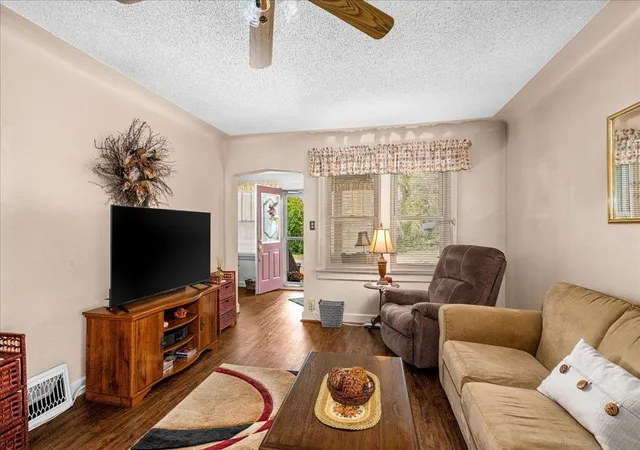 3rd image of 3821 W 7th Street, Duluth, MN 55807 | MLS# 7127176