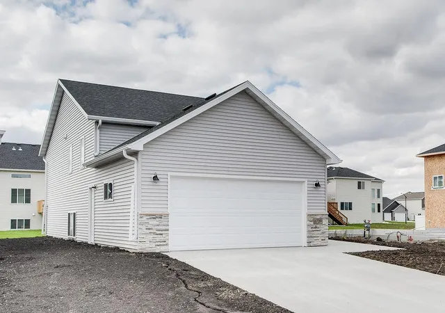 Photo 2 of Single family home for sale at 6739 Selkirk Dr S, Fargo, ND 58104 | MLS# 7127204 | Listing updated on 2026-09-25