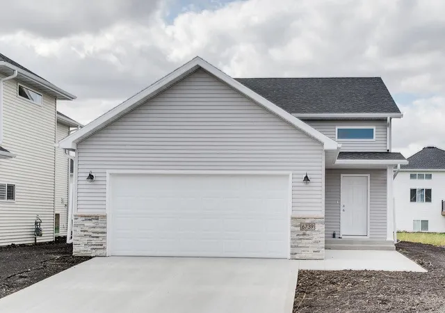 Photo 3 of Single family home for sale at 6739 Selkirk Dr S, Fargo, ND 58104 | MLS# 7127204 | Listing updated on 2026-09-25