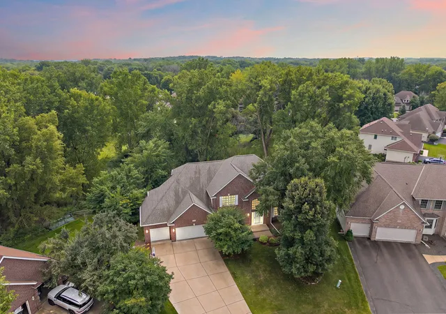 Photo 1 of Sale Pending at 1401 Larkspur Ct, Saint Paul, MN 55129 | MLS# 7127254 | Listing updated on 2026-09-07