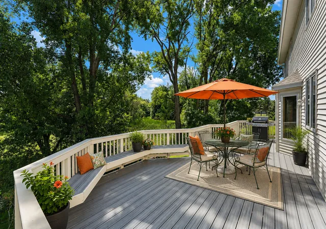 Photo 3 of Sale Pending at 1401 Larkspur Ct, Saint Paul, MN 55129 | MLS# 7127254 | Listing updated on 2026-09-07