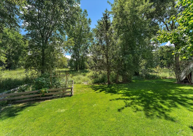 Photo 4 of Sale Pending at 1401 Larkspur Ct, Saint Paul, MN 55129 | MLS# 7127254 | Listing updated on 2026-09-07