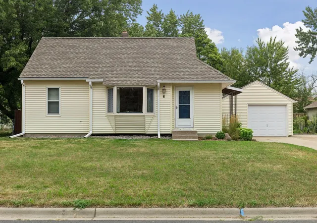 1st image of 6 Pine Dr, Circle Pines, MN 55014 | MLS# 7127256