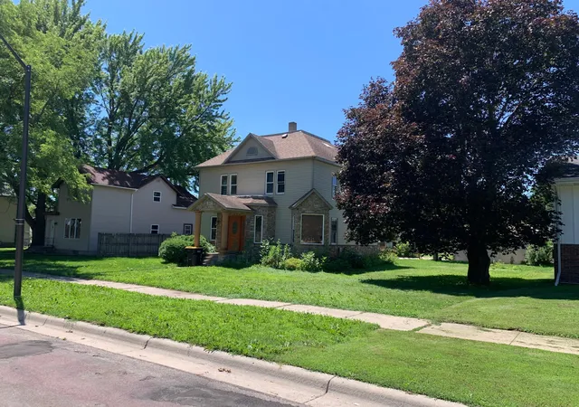 Photo 3 of Single family home for sale at 307 1st Street Se, Fairfax, MN 55332 | MLS# 7127267 | Listing updated on 2026-09-05