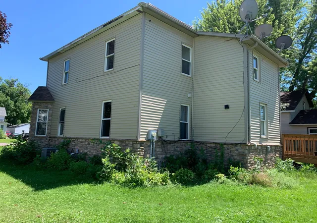Photo 3 of Single family home for sale at 307 1st Street SE, Fairfax, MN 55332 | MLS# 7127267 | Listing updated on 2026-09-05