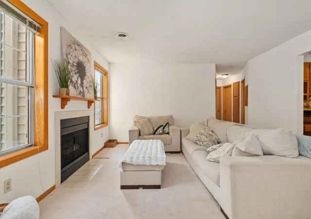 Listing Photo 4 - Condo for sale in building located at 2508 Innsbruck Trl, New Brighton, MN 55112