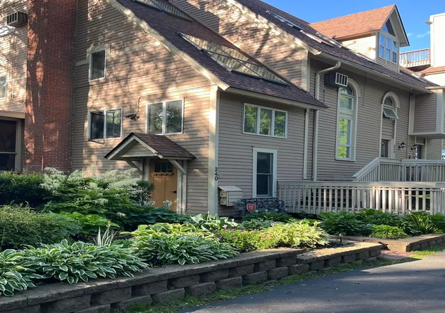 3rd image of 240 Oak St W #240, Stillwater, MN 55082 | MLS# 7127301