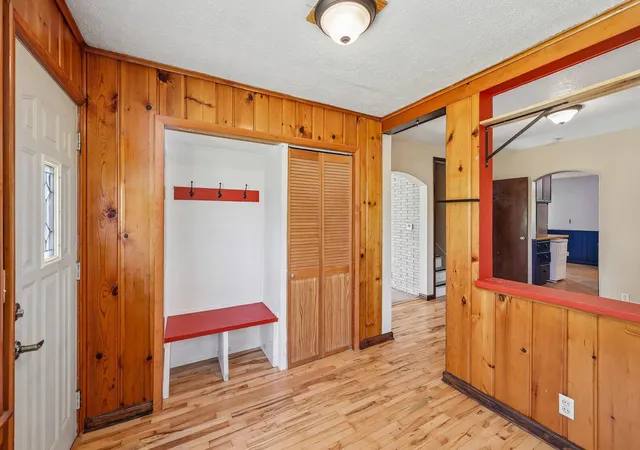 Photo 3 of Single family home for sale at 2229 Oak Hl Pl, Saint Paul, MN 55109 | MLS# 7127306 | Listing updated on 2026-10-09
