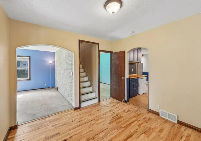 Photo 4 of Single family home for sale at 2229 Oak Hl Pl, Saint Paul, MN 55109 | MLS# 7127306 | Listing updated on 2026-10-09