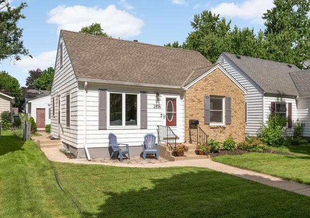 Photo 3 of Sale Pending at 2836 Kentucky Ave S, Minneapolis, MN 55426 | MLS# 7127323 | Listing updated on 2026-08-27
