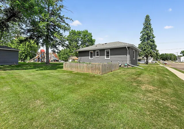 4th image of 211 Cedar Ave S, Watkins, MN 55389 | MLS# 7127344