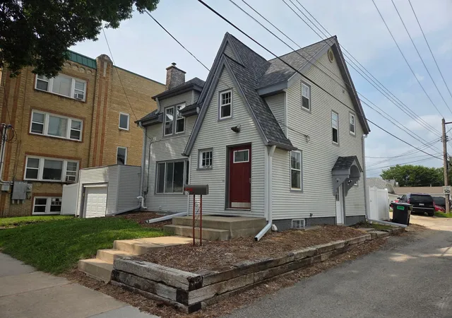 1st image of 17 13th Ave Sw, Rochester, MN 55902 | MLS# 7127345