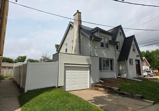 2nd image of 17 13th Ave Sw, Rochester, MN 55902 | MLS# 7127345