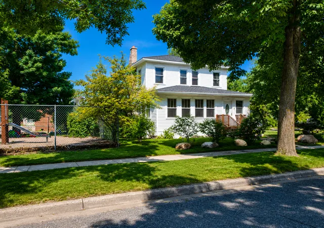 2nd image of 319 5th St Ne, Staples, MN 56479 | MLS# 7127349