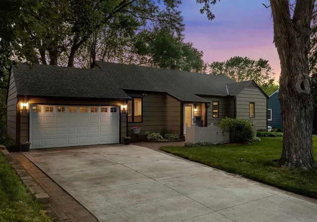 28th image of 1642 Edgewood Ave S, Minneapolis, MN 55426 | MLS# 7127367