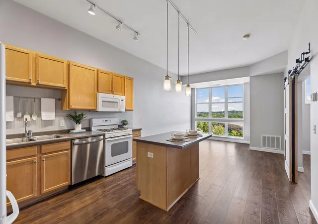 1st image of 2650 University Ave W #523, Saint Paul, MN 55114 | MLS# 7127376