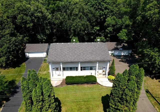 Photo 3 of House for sale at 25640 Wild Rose Ln, Excelsior, MN 55331 | MLS# 7127386 | Listing updated on 2026-10-06