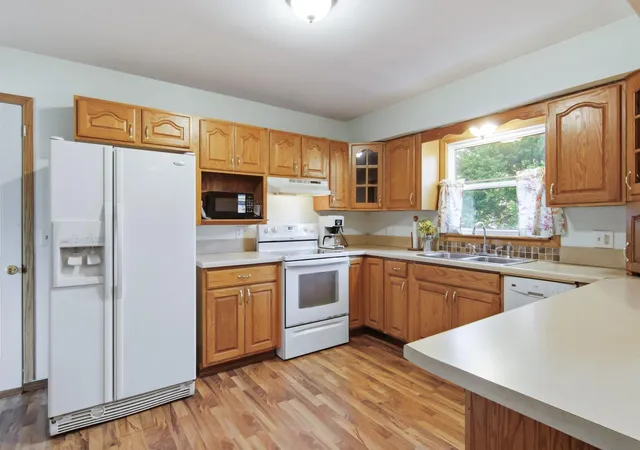 Photo 2 of Single family home for sale at 1002 W Spruce St, Chippewa Falls, WI 54729 | MLS# 7127398 | Listing updated on 2026-10-21