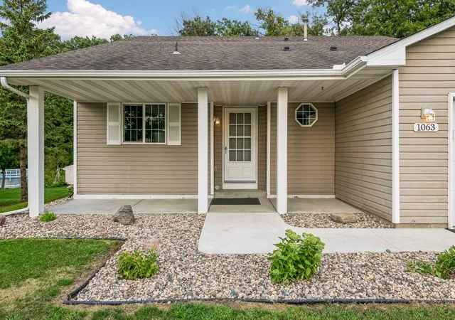 3rd image of 1063 Meadow St, Cologne, MN 55322 | MLS# 7127403
