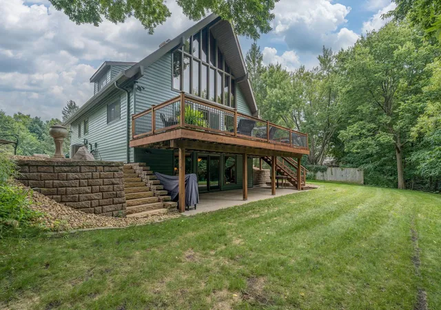 Photo 2 of Single family home for sale at 314 Meadow Woods Dr, Mankato, MN 56001 | MLS# 7127418 | Listing updated on 2026-10-06