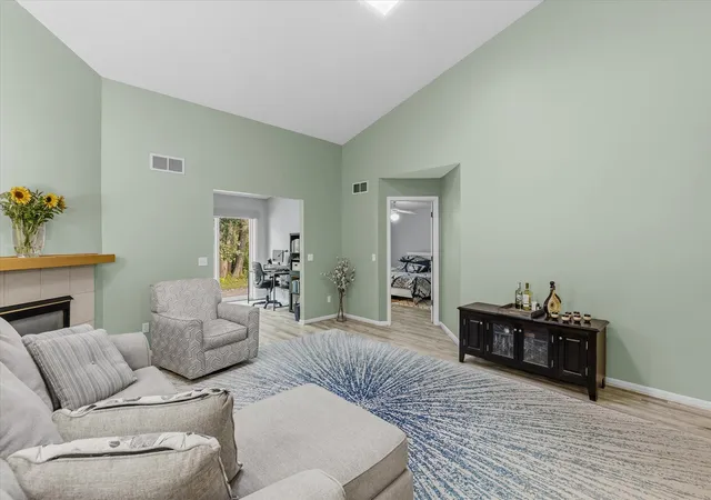 Photo 4 of Single family home for sale at 7856 Heinbuch Trl, Saint Paul, MN 55125 | MLS# 7127429 | Listing updated on 2026-08-21