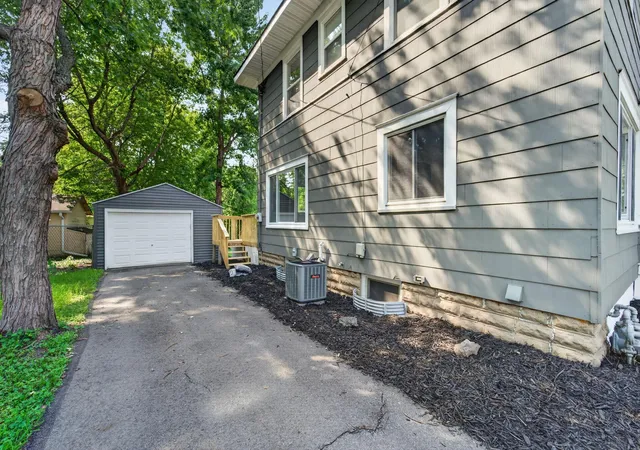Photo 3 of Sale Pending at 215 9th Avenue Ne, Rochester, MN 55906 | MLS# 7127444 | Listing updated on 2026-08-17