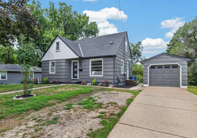 Photo 3 of Sale Pending at 2516 Westview Ter, Hopkins, MN 55305 | MLS# 7127445 | Listing updated on 2026-09-03