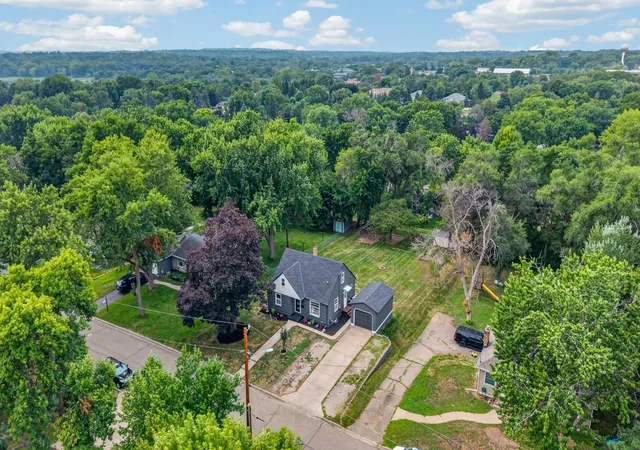 Photo 3 of Sale Pending at 2516 Westview Ter, Hopkins, MN 55305 | MLS# 7127445 | Listing updated on 2026-09-03