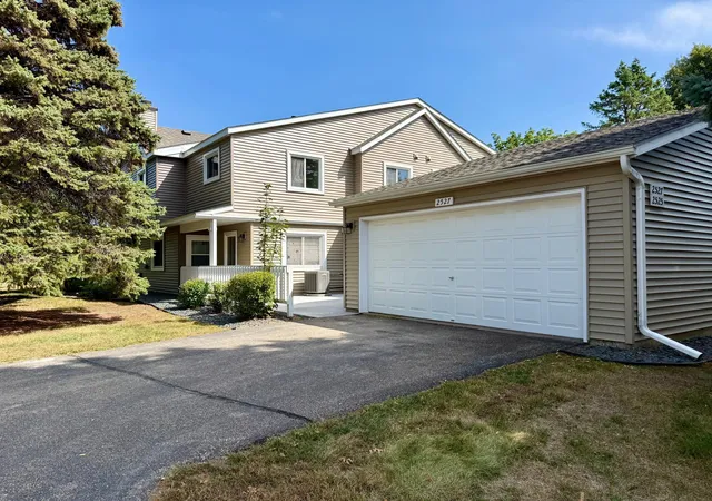 Photo 1 of Single family home for sale at 2527 Wimbledon Pl, Saint Paul, MN 55125 | MLS# 7127452 | Listing updated on 2026-09-29