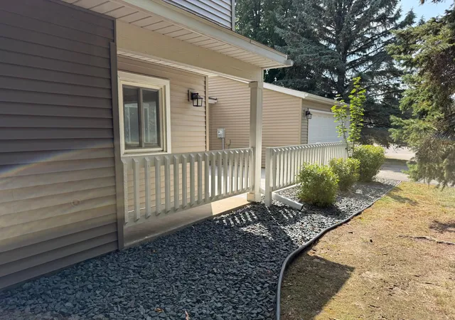 Photo 2 of Single family home for sale at 2527 Wimbledon Pl, Saint Paul, MN 55125 | MLS# 7127452 | Listing updated on 2026-09-29