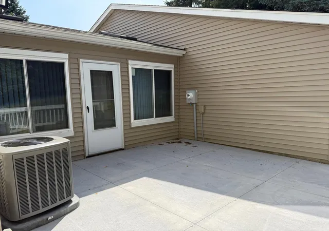 Photo 3 of Single family home for sale at 2527 Wimbledon Pl, Saint Paul, MN 55125 | MLS# 7127452 | Listing updated on 2026-09-29