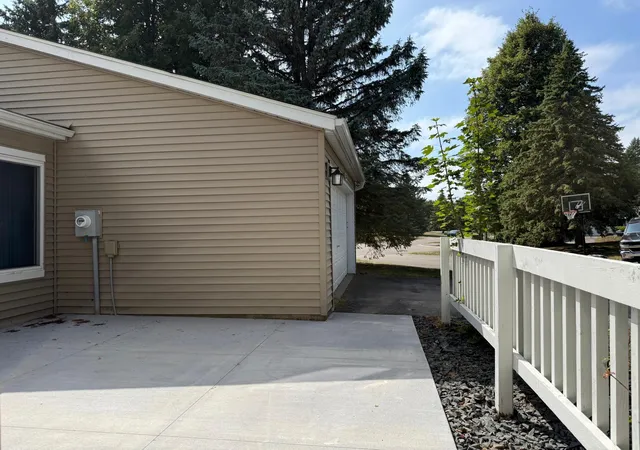 Photo 3 of Single family home for sale at 2527 Wimbledon Pl, Saint Paul, MN 55125 | MLS# 7127452 | Listing updated on 2026-09-29