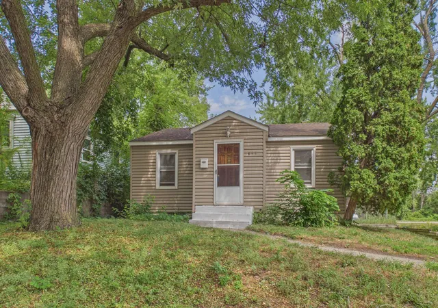 Photo 1 of Single family home for sale at 1853 Taylor Ave, Saint Paul, MN 55104 | MLS# 7127454 | Listing updated on 2026-09-20