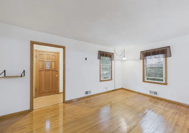 2nd image of 1853 Taylor Ave, Saint Paul, MN 55104 | MLS# 7127454