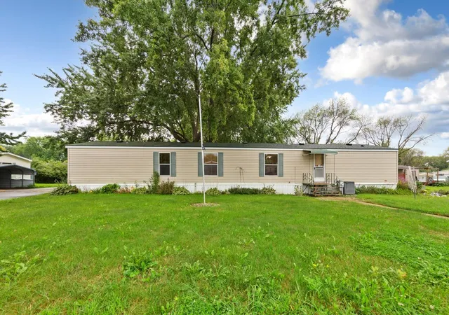 Photo 2 of Single family home for sale at 101 Jaybee Ln, Mankato, MN 56001 | MLS# 7127473 | Listing updated on 2026-08-15