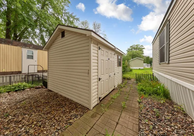 Photo 3 of Single family home for sale at 101 Jaybee Ln, Mankato, MN 56001 | MLS# 7127473 | Listing updated on 2026-08-15