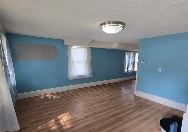 Photo 3 of Single family home for sale at 1025 Mclean Ave, Saint Paul, MN 55106 | MLS# 7127476 | Listing updated on 2026-08-15