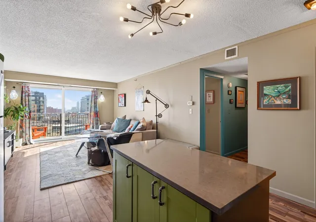Photo 4 of Condo for sale at 121 Washington Ave S #1010, Minneapolis, MN 55401 | MLS# 7127480 | Listing updated on 2026-08-15