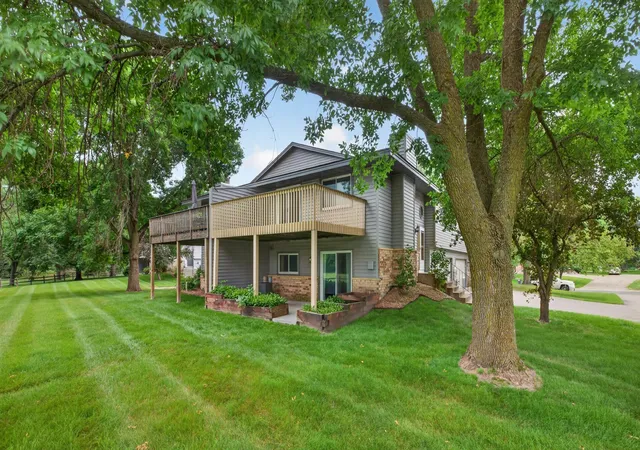 2nd image of 7205 Pontiac Cir, Chanhassen, MN 55317 | MLS# 7127481