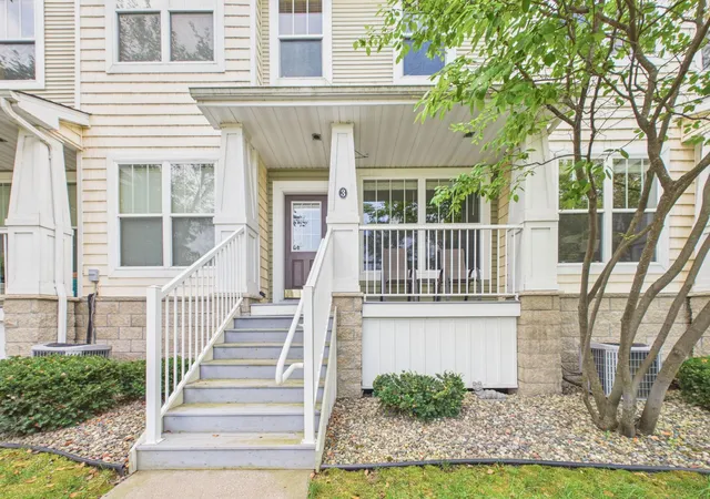 1st image of 1240 County Road D E #3, Maplewood, MN 55109 | MLS# 7127500