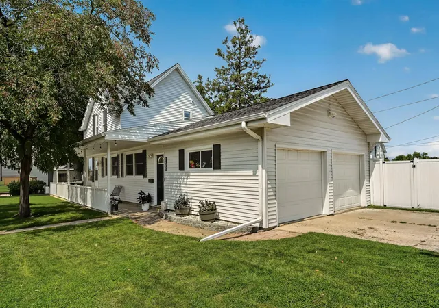 Photo 2 of Single family home for sale at 103 4th Street Sw, Stewartville, MN 55976 | MLS# 7127507 | Listing updated on 2026-10-07