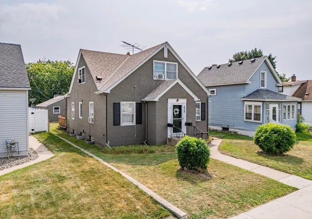 1st image of 429 5th Ave S, South Saint Paul, MN 55075 | MLS# 7127510