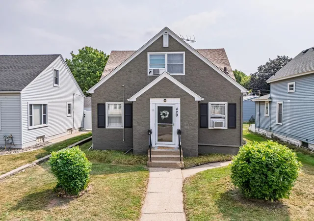 2nd image of 429 5th Ave S, South Saint Paul, MN 55075 | MLS# 7127510