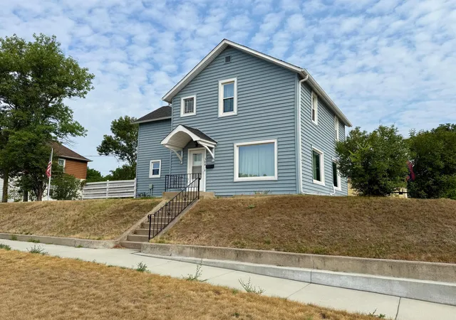 1st image of 308 6th St Nw, Valley City, ND 58072 | MLS# 7127540