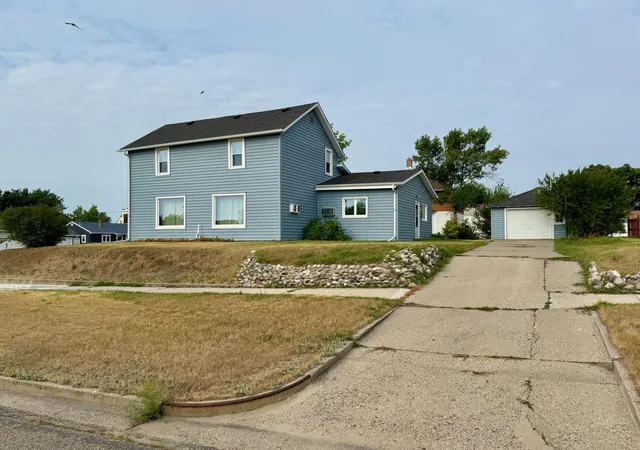 2nd image of 308 6th St Nw, Valley City, ND 58072 | MLS# 7127540